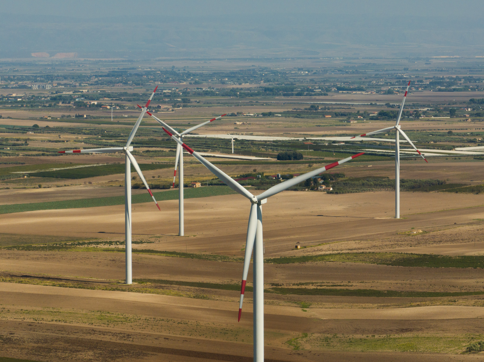 Impianto produzione energia verde eolica rinnovabile di Ponte Albanito