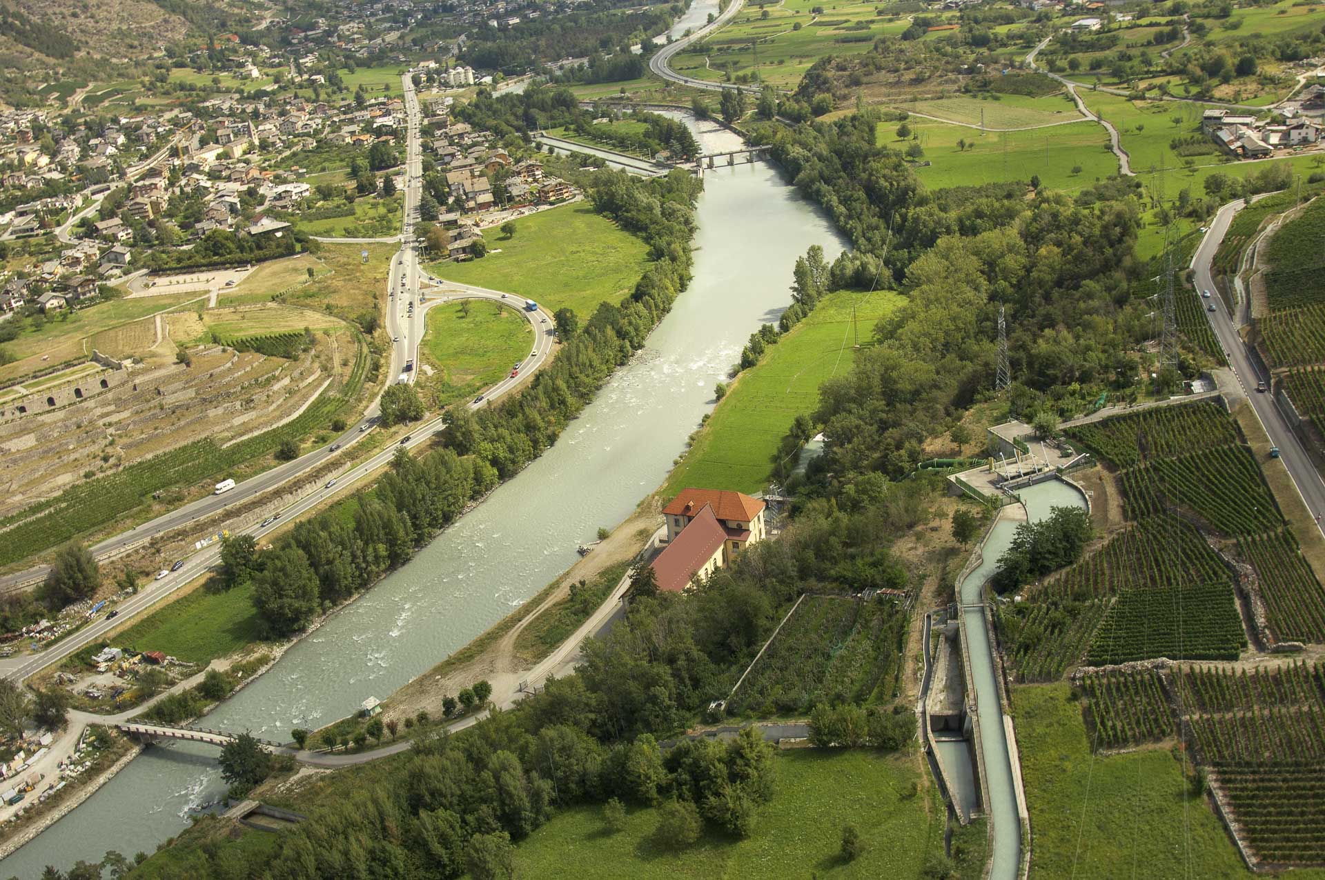 Centrale idroelettrica Gruppo CVA in Aymavilles produzione energia rinnovabile