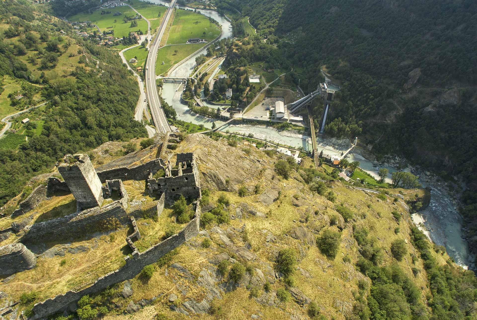 Centrale idroelettrica di Montjovet per produzione energia verde rinnovabile CVA