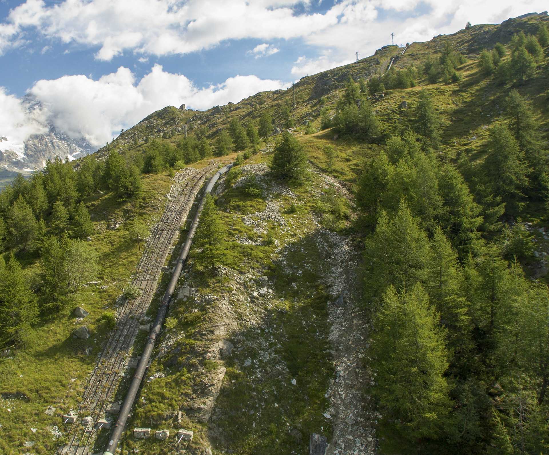 Centrale di produzione energia idroelettrica rinnovabile Perreres 