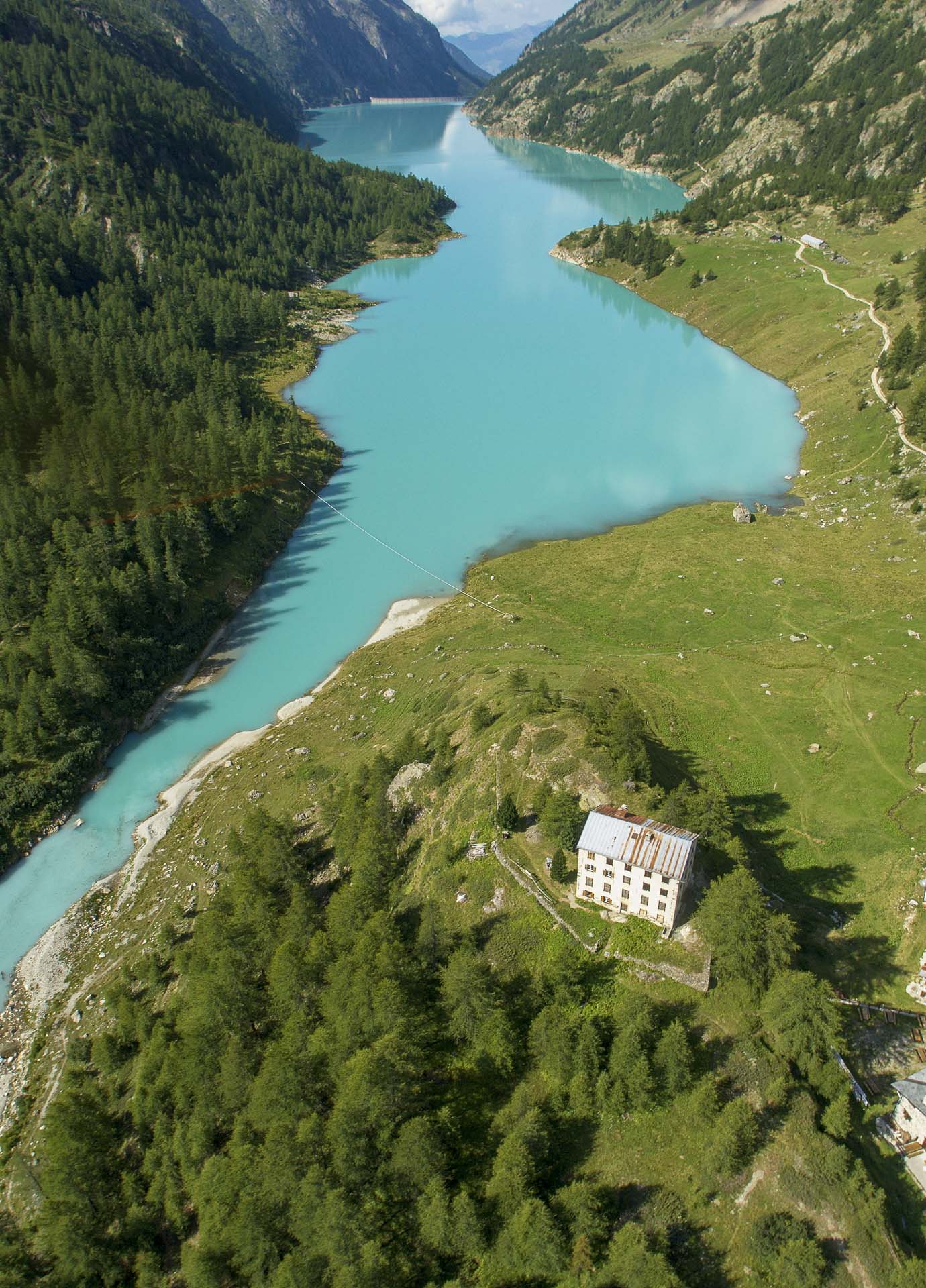 Diga di Place Moulin Impianto per energia idroelettrica rinnovabile Gruppo CVA