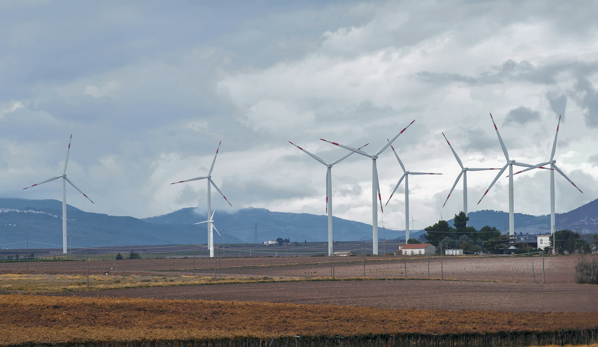 Impianto produzione energia elettrica verde rinnovabile eolica CVA Ponte Albanito