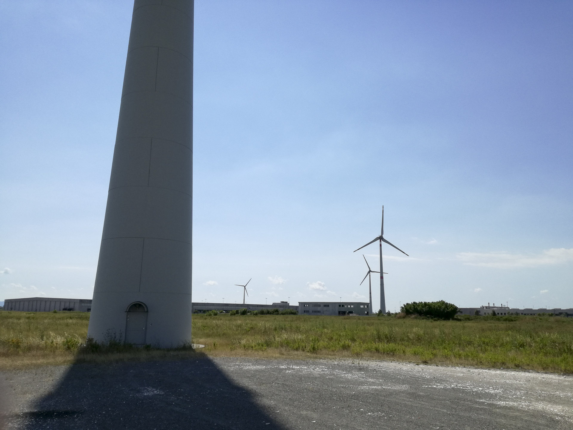 Impianto energia eolica verde rinnovabile Pontedera